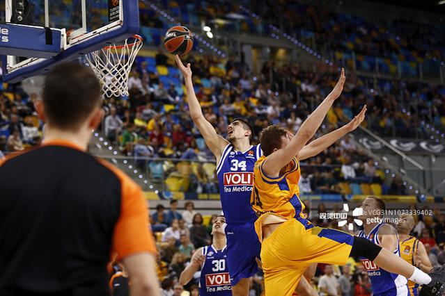 世体：莱万多夫斯基点亮纽约帝国大厦，以庆祝波兰独立日（西媒：莱万为庆祝波兰独立日点亮纽约帝国大厦）