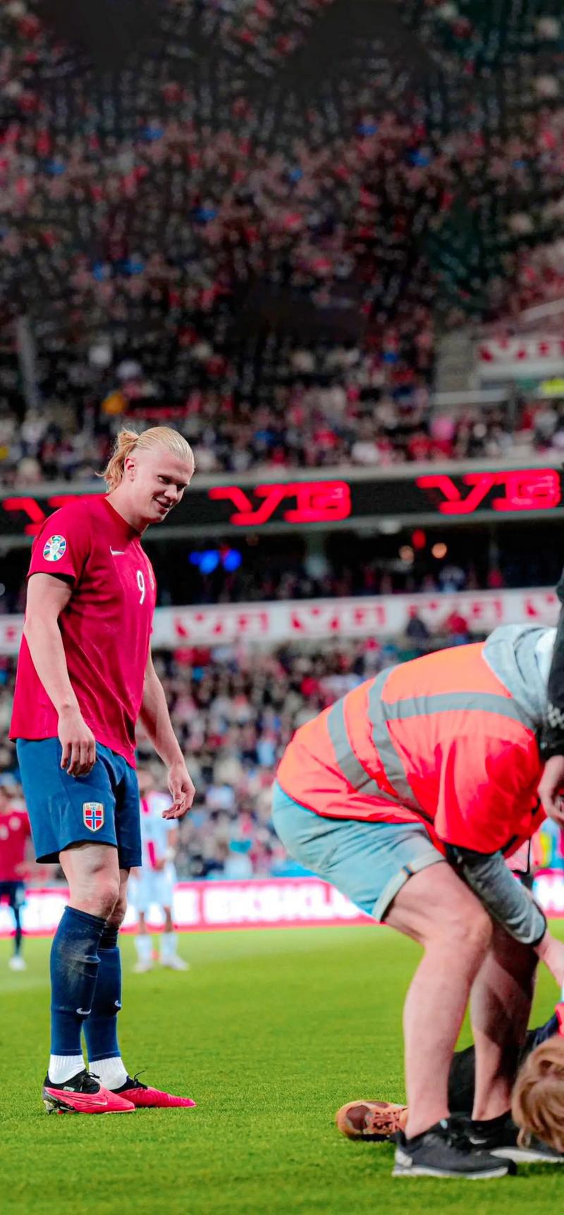 科尔德罗·维加将执法巴塞罗那对阵奥萨苏纳：裁判风格能否左右比赛走向？（科尔德罗·维加吹罚巴萨对奥萨苏纳：判罚尺度会影响胜负吗？）