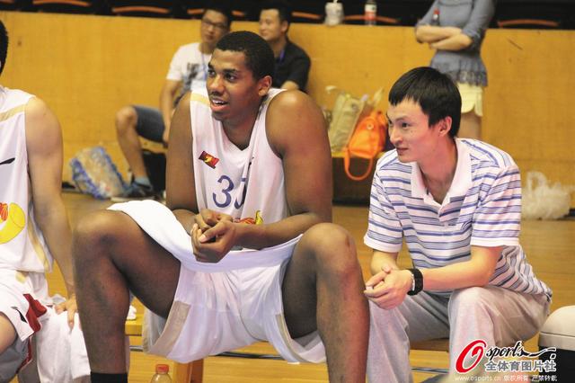 奥卡福尔抱怨没入选国家队，扎卡：有时候你得闭嘴去努力工作（奥卡福尔不满落选国家队，扎卡回怼：少说话，多干活）