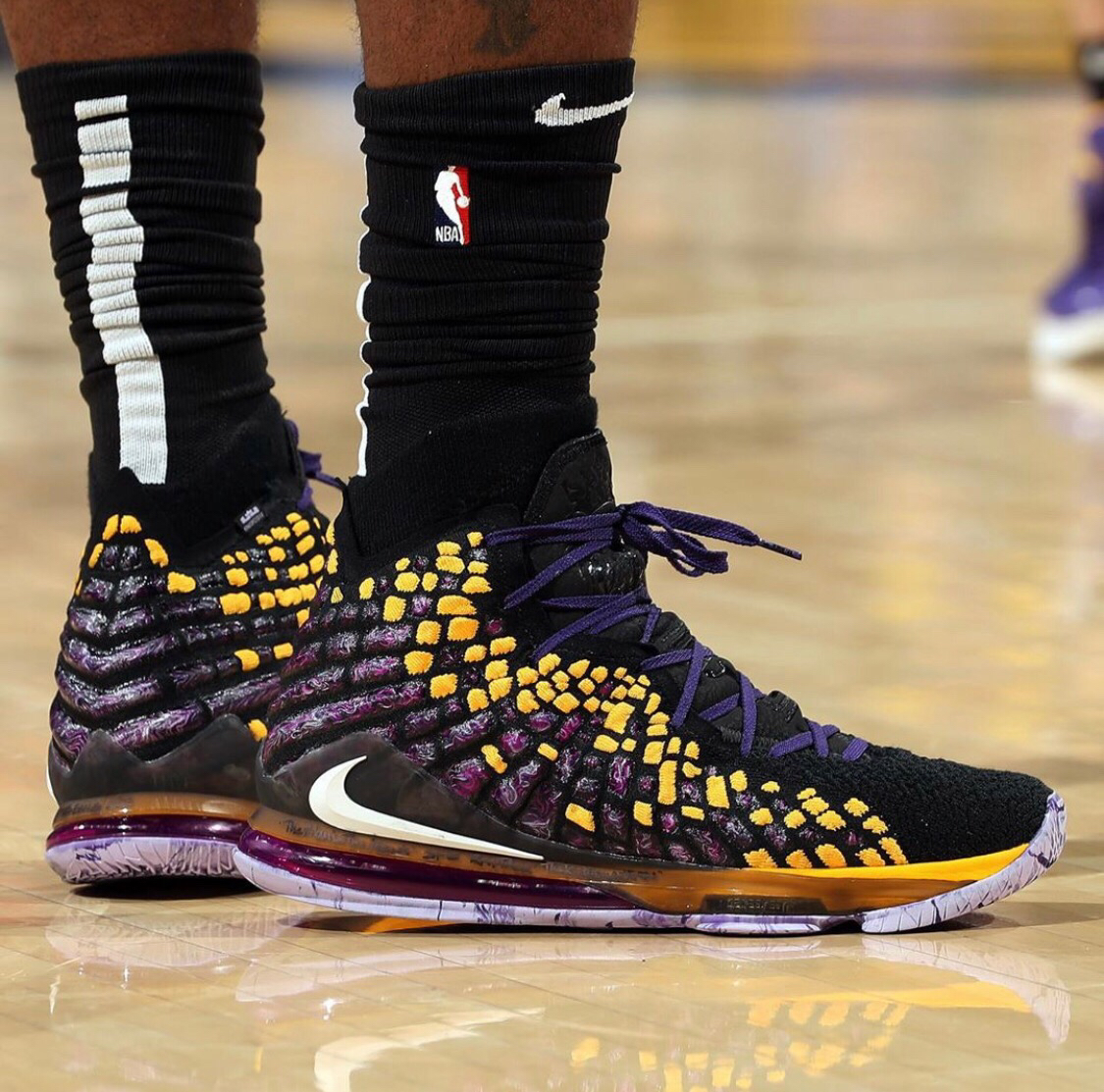 德媒：斯图加特三名球员表现抢眼却落选国家队，纳帅面临抉择（德媒：斯图加特三将高光仍无缘国家队，纳格尔斯曼陷入取舍难题）