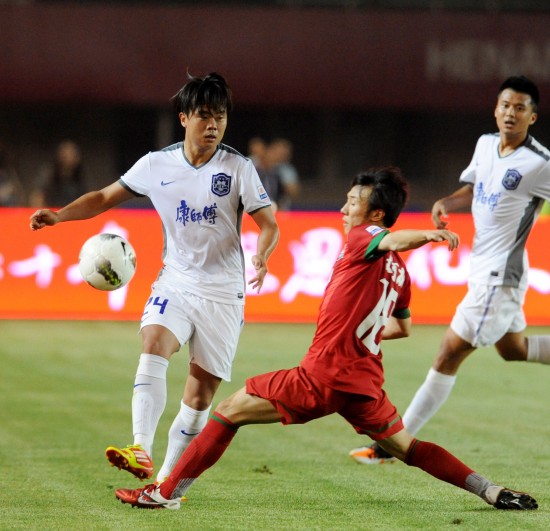 亚冠精英半场：牟再现破僵，朴青孝屡献神扑，江原1-0武里南联（亚冠精英半场战报：牟再现先拔头筹，朴青孝多次神扑，江原暂1-0武里南联）