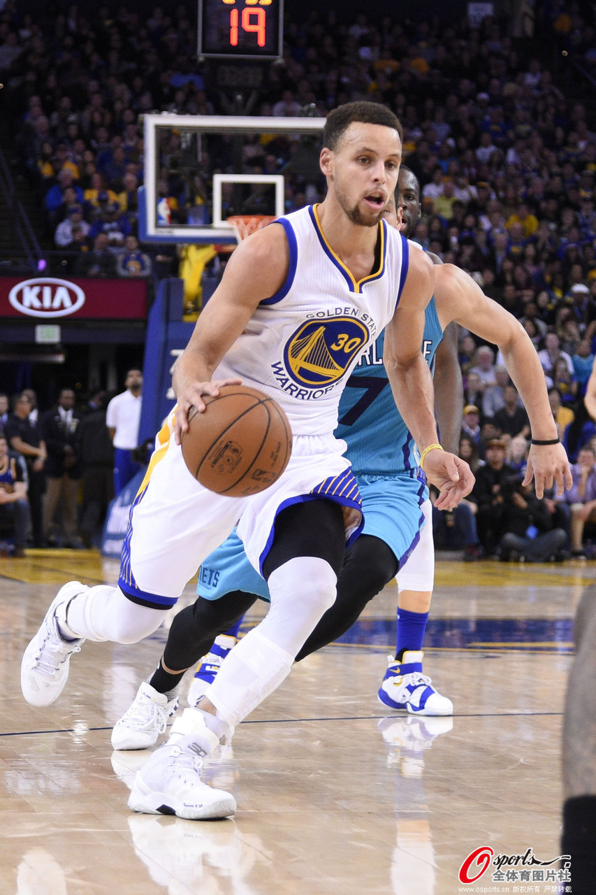 亚当·沃顿的欧冠梦：曼联的挑战与机遇（亚当·沃顿逐梦欧冠：曼联的困境与契机）