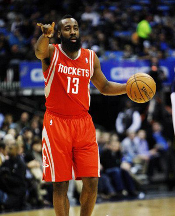 土耳其女球员狂砍69分，面相妆容神似李梦，引爱德华兹疯狂示爱（土耳其女将狂轰69分，妆容酷似李梦，爱德华兹高调示爱）