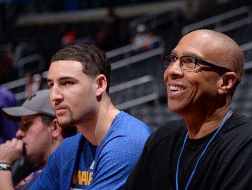 继承了谢霆锋和张柏芝的神颜！ 18岁谢振轩现身深圳滑雪场（18岁谢振轩深圳滑雪场亮相，颜值神似父母谢霆锋、张柏芝）